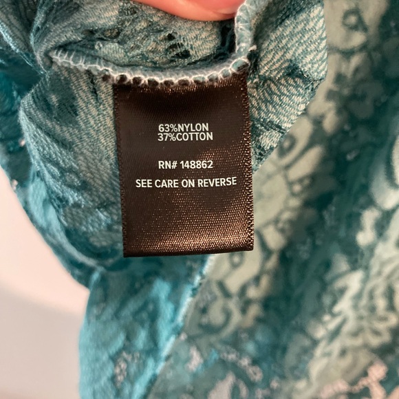 Torrid teal lace V-neck blouse size 2 - Picture 6 of 7